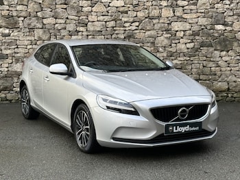 Used Volvo V40 2018 for sale - 77033019: Photo