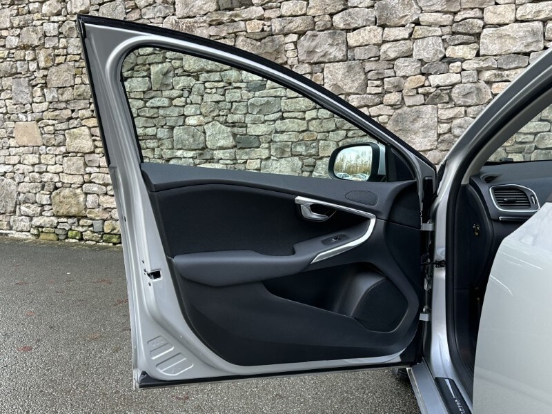 Used Volvo V40 2018 for sale - 77033019: Photo 23