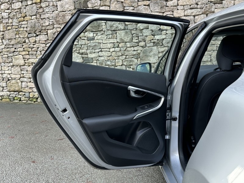 Used Volvo V40 2018 for sale - 77033019: Photo 38