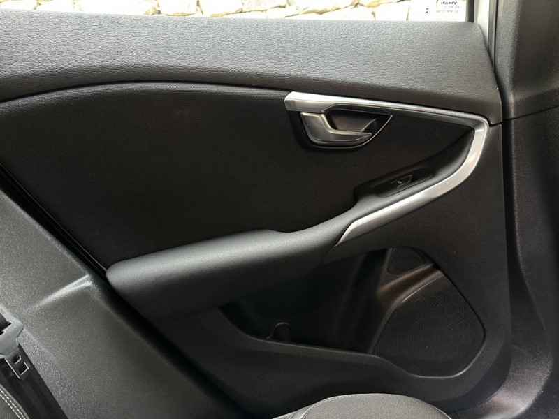 Used Volvo V40 2018 for sale - 77033019: Photo 39