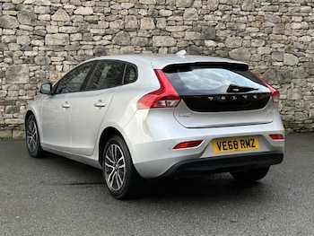 Used Volvo V40 2018 for sale - 77033019: Photo