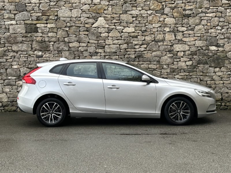 Used Volvo V40 2018 for sale - 77033019: Photo 4