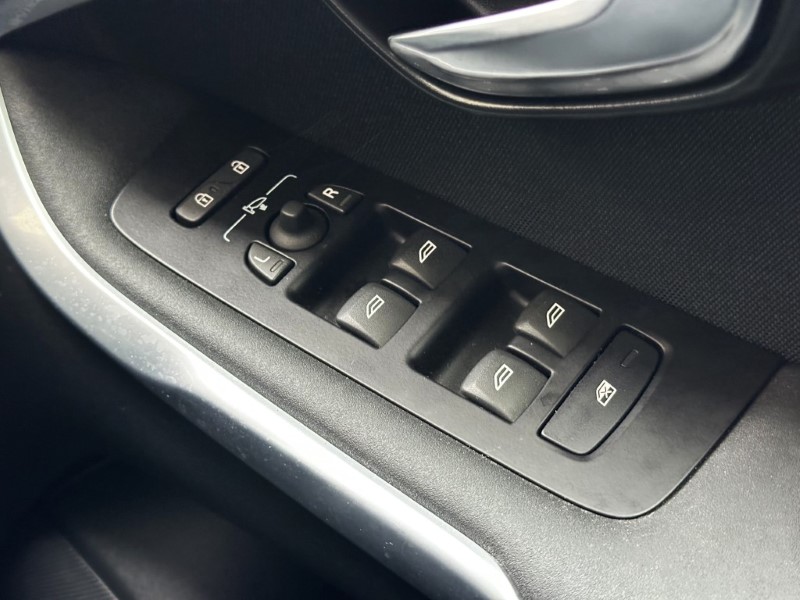 Used Volvo V40 2018 for sale - 77033019: Photo 57