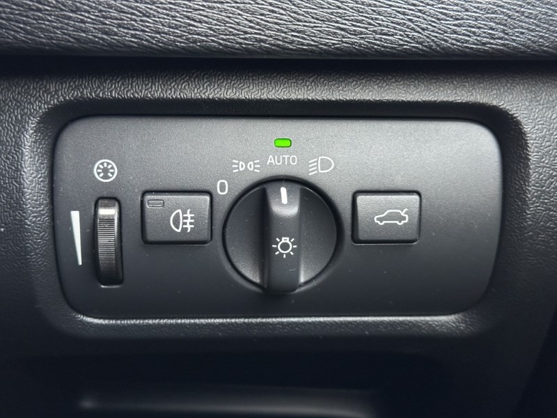 Used Volvo V40 2018 for sale - 77033019: Photo 58