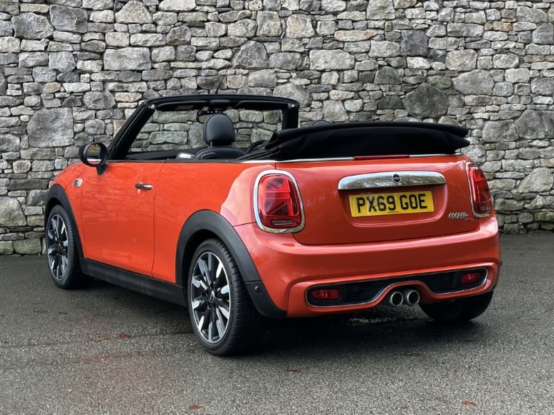 Used MINI Convertible 2019 for sale - 76981944: Photo 2
