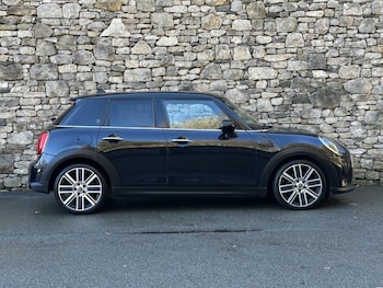 Used MINI Hatch 2022 for sale - 76982381: Photo