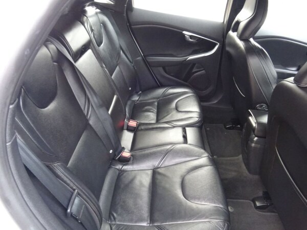 Used Volvo V40 2016 for sale - 75242140: Photo 10
