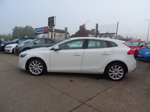 Used Volvo V40 2016 for sale - 75242140: Photo 2