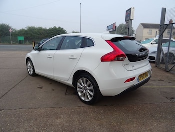 Used Volvo V40 2016 for sale - 75242140: Photo