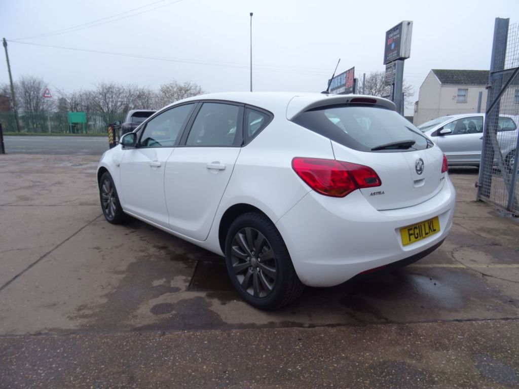 Used Vauxhall Astra 2011 for sale - 77417304: Photo 3