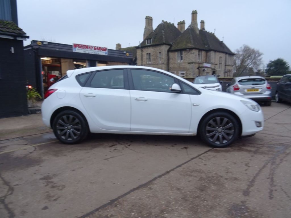 Used Vauxhall Astra 2011 for sale - 77417304: Photo 6