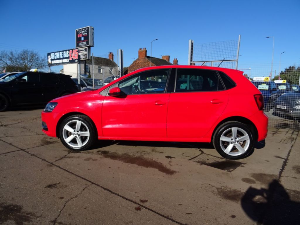 Used Volkswagen Polo 2015 for sale - 77382136: Photo 2