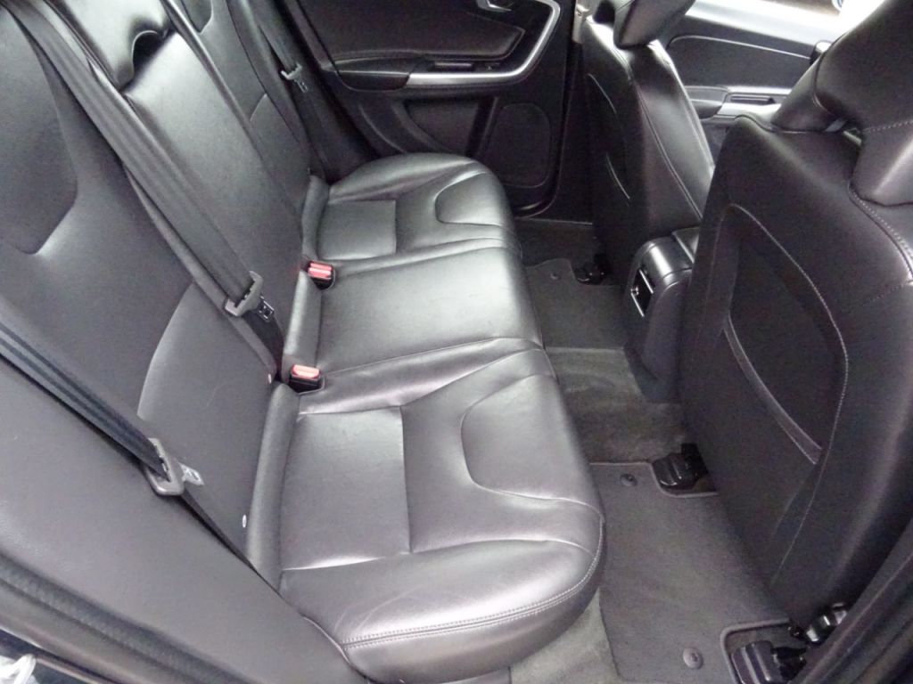 Used Volvo V60 2017 for sale - 77195612: Photo 10