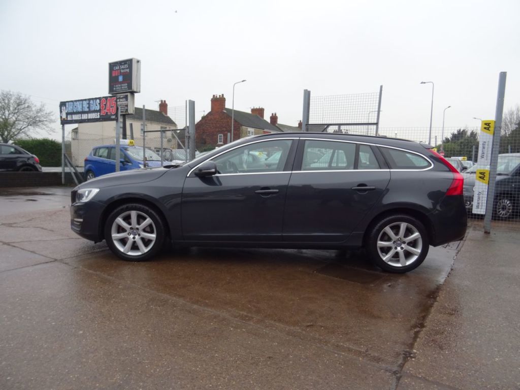 Used Volvo V60 2017 for sale - 77195612: Photo 2