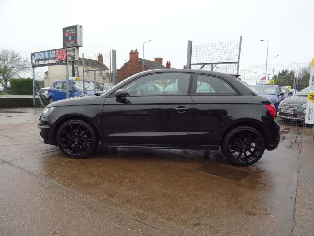 Used Audi A1 2011 for sale - 77258679: Photo 2