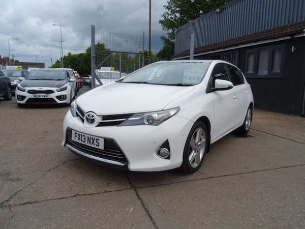Used Toyota Auris 2013 for sale - 74915689: Photo 1