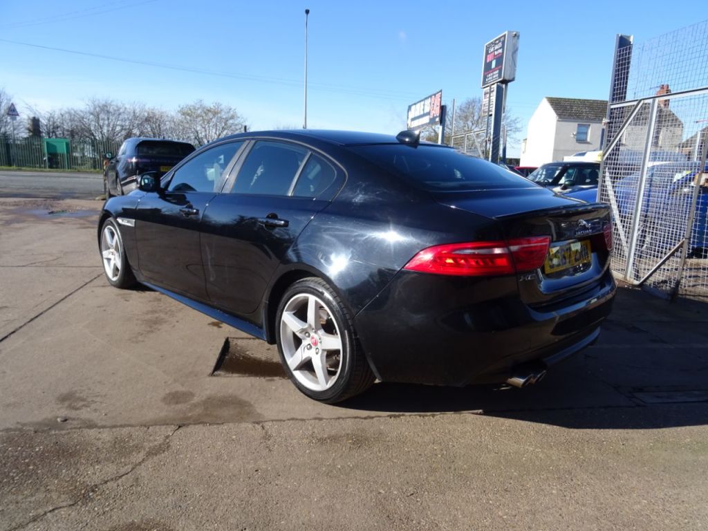 Used Jaguar XE 2017 for sale - 77382137: Photo 3