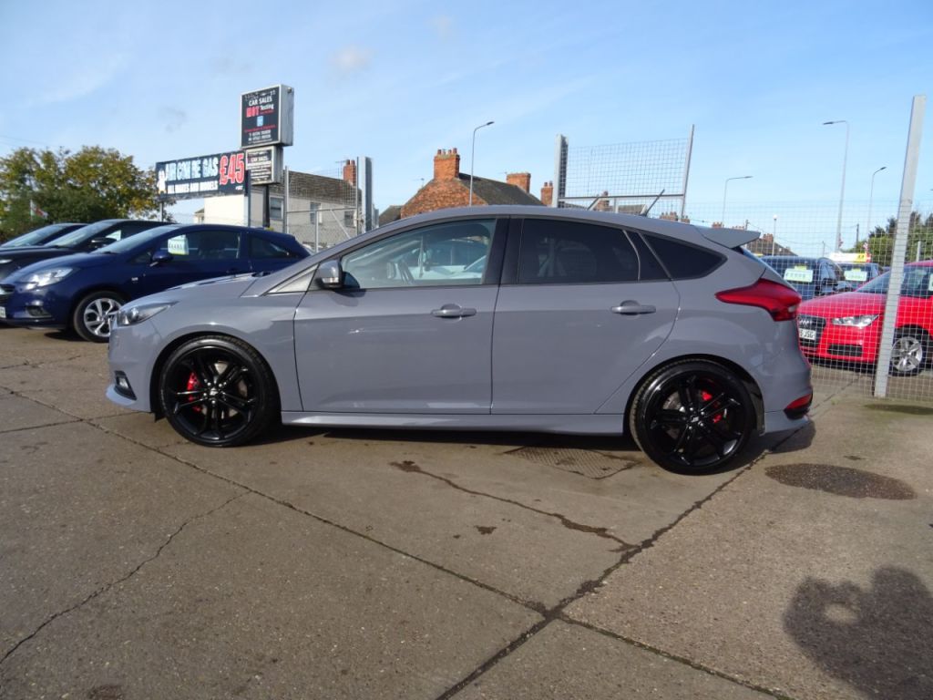 Used Ford Focus 2018 for sale - 76412299: Photo 2