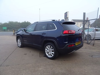 Used Jeep Cherokee 2015 for sale - 75330280: Photo