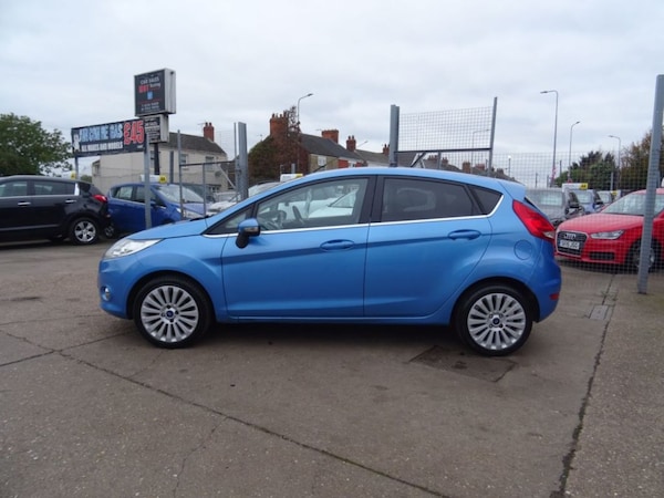 Used Ford Fiesta 2010 for sale - 76287081: Photo 2