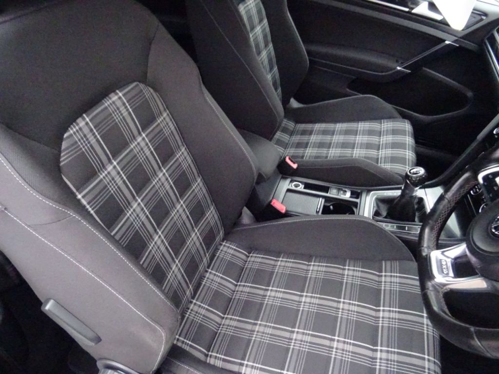 Used Volkswagen Golf 2014 for sale - 76016837: Photo 9