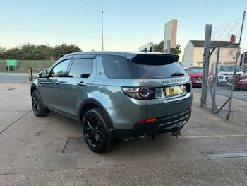 Used Land Rover Discovery Sport 2016 for sale - 79629952: Photo