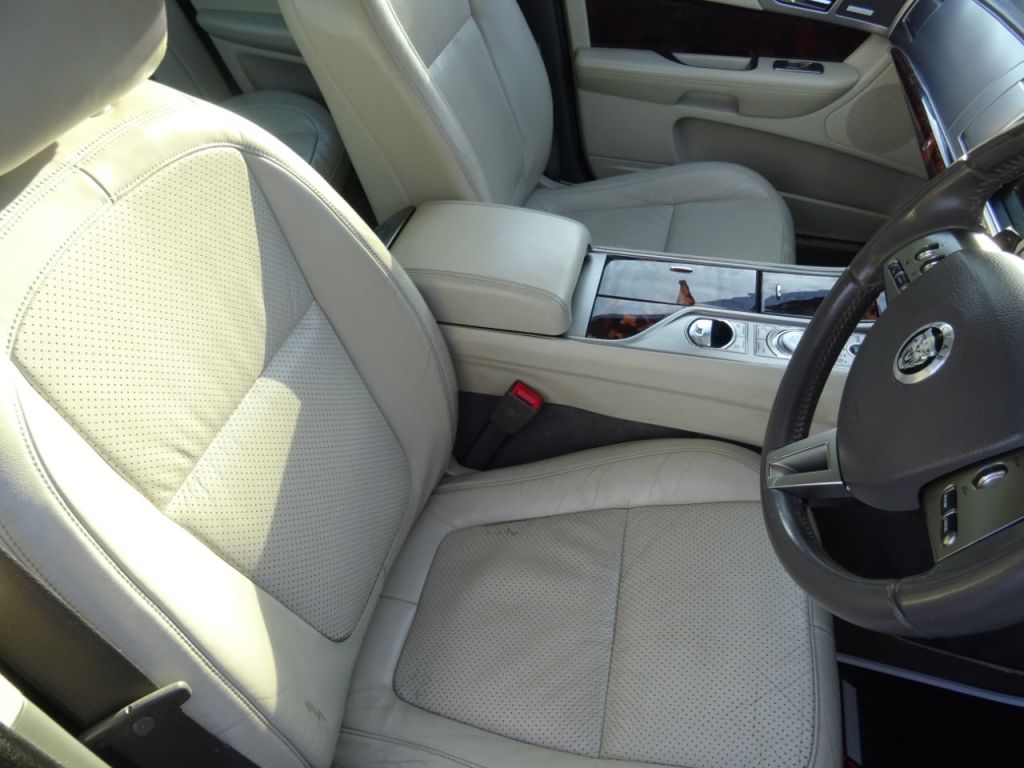 Used Jaguar XF 2011 for sale - 76697993: Photo 8