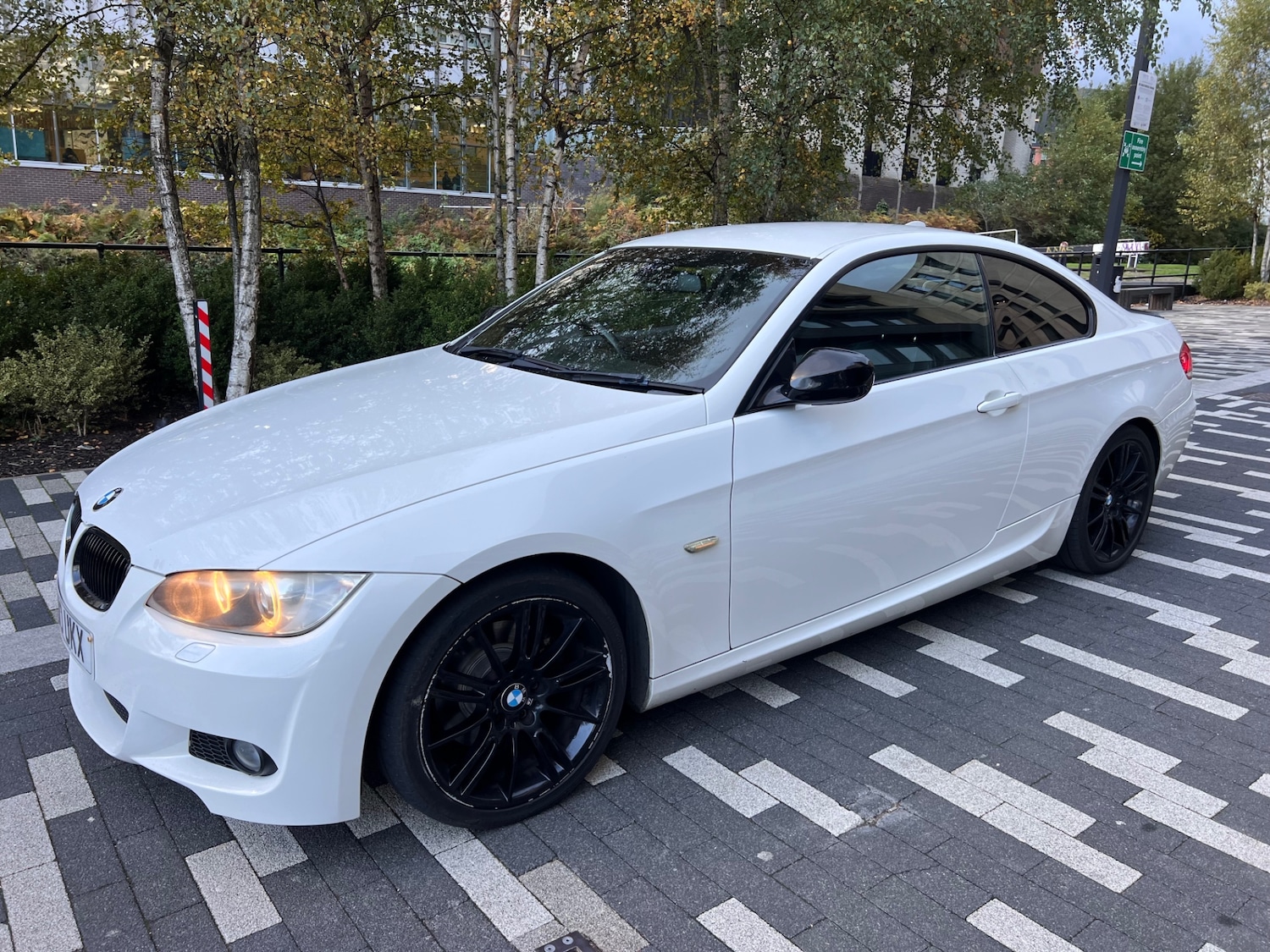 Used BMW 3 Series 2010 for sale - 76325861: Photo 2