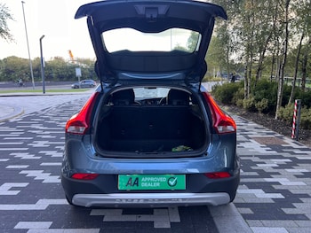 Used Volvo V40 2013 for sale - 76098995: Photo