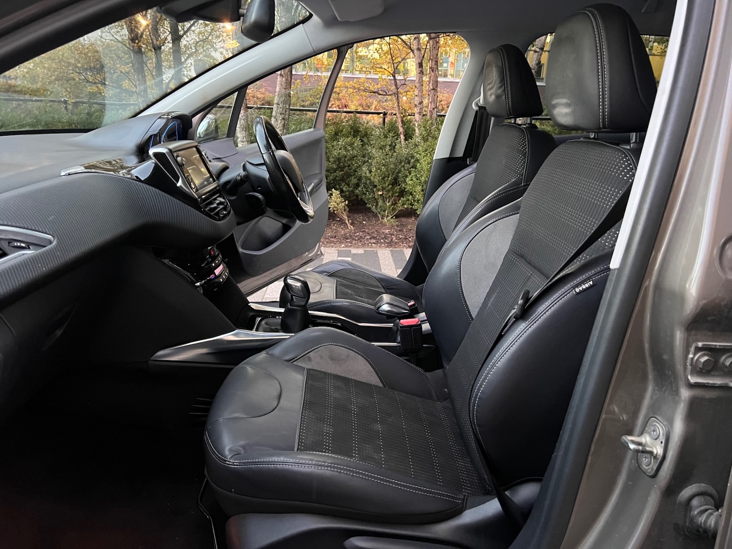 Used Peugeot 2008 2014 for sale - 76473953: Photo 11