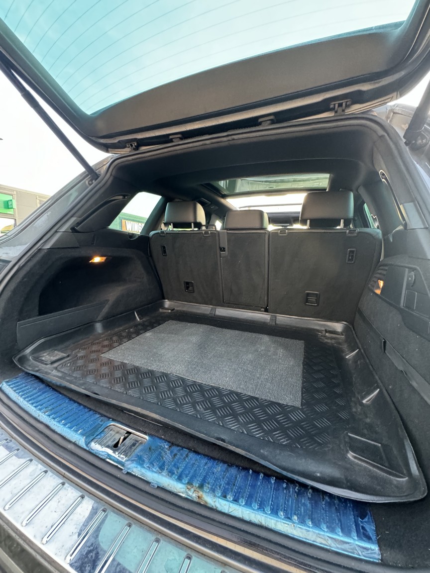 Used Volkswagen Touareg 2014 for sale - 77166136: Photo 3