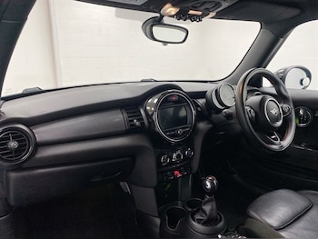 Used MINI Hatch 2019 for sale - 77210582: Photo