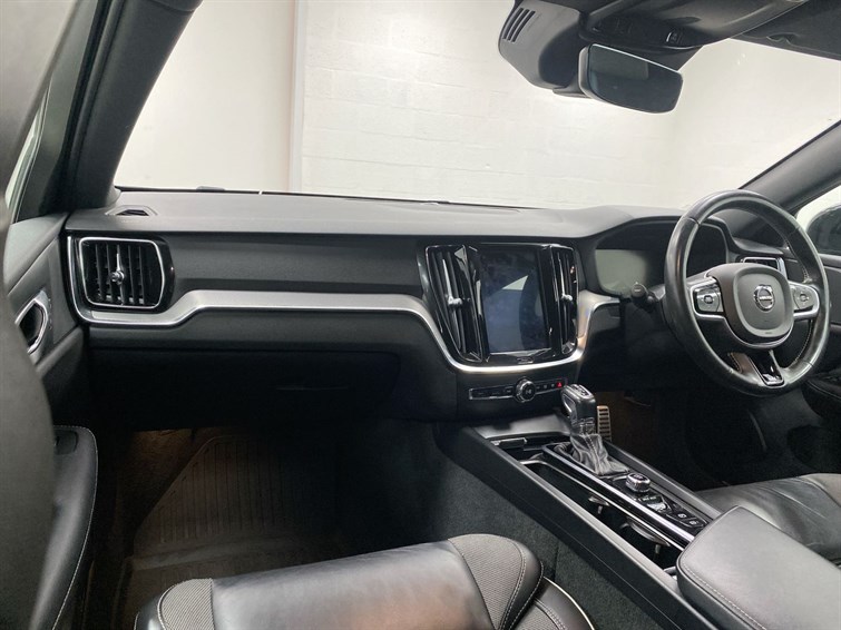 Used Volvo V60 2019 for sale - 77893570: Photo 2