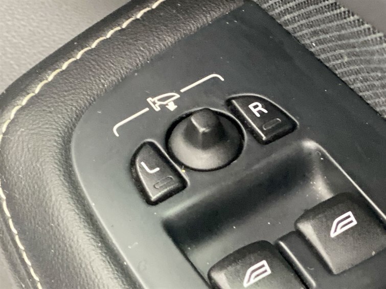 Used Volvo V60 2019 for sale - 77893570: Photo 35