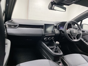 Used Renault Clio 2024 for sale - 78575395: Photo