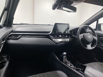 Used Toyota C-HR 2021 for sale - 77210602: Photo