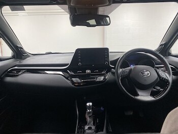 Used Toyota C-HR 2021 for sale - 77210602: Photo