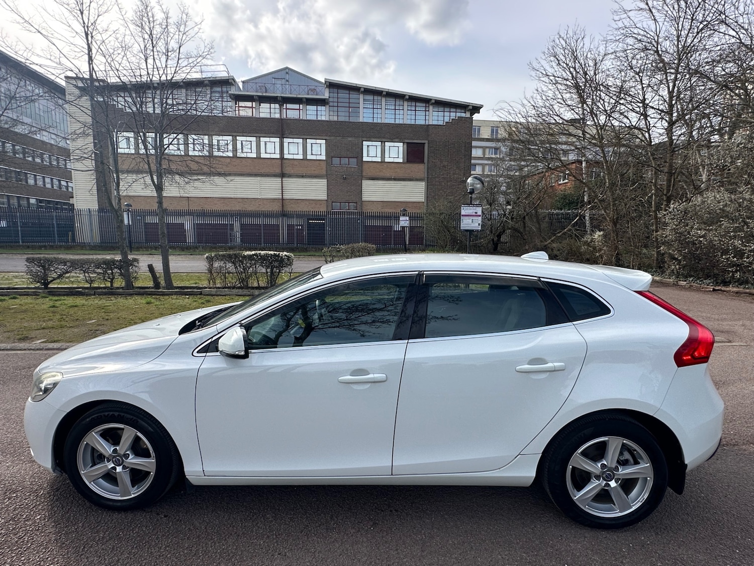 Used Volvo V40 2015 for sale - 77818721: Photo 13