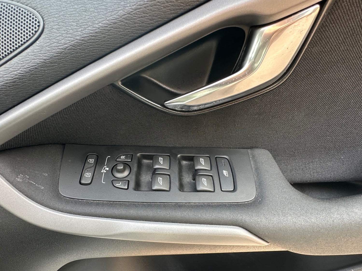 Used Volvo V40 2015 for sale - 77818721: Photo 24