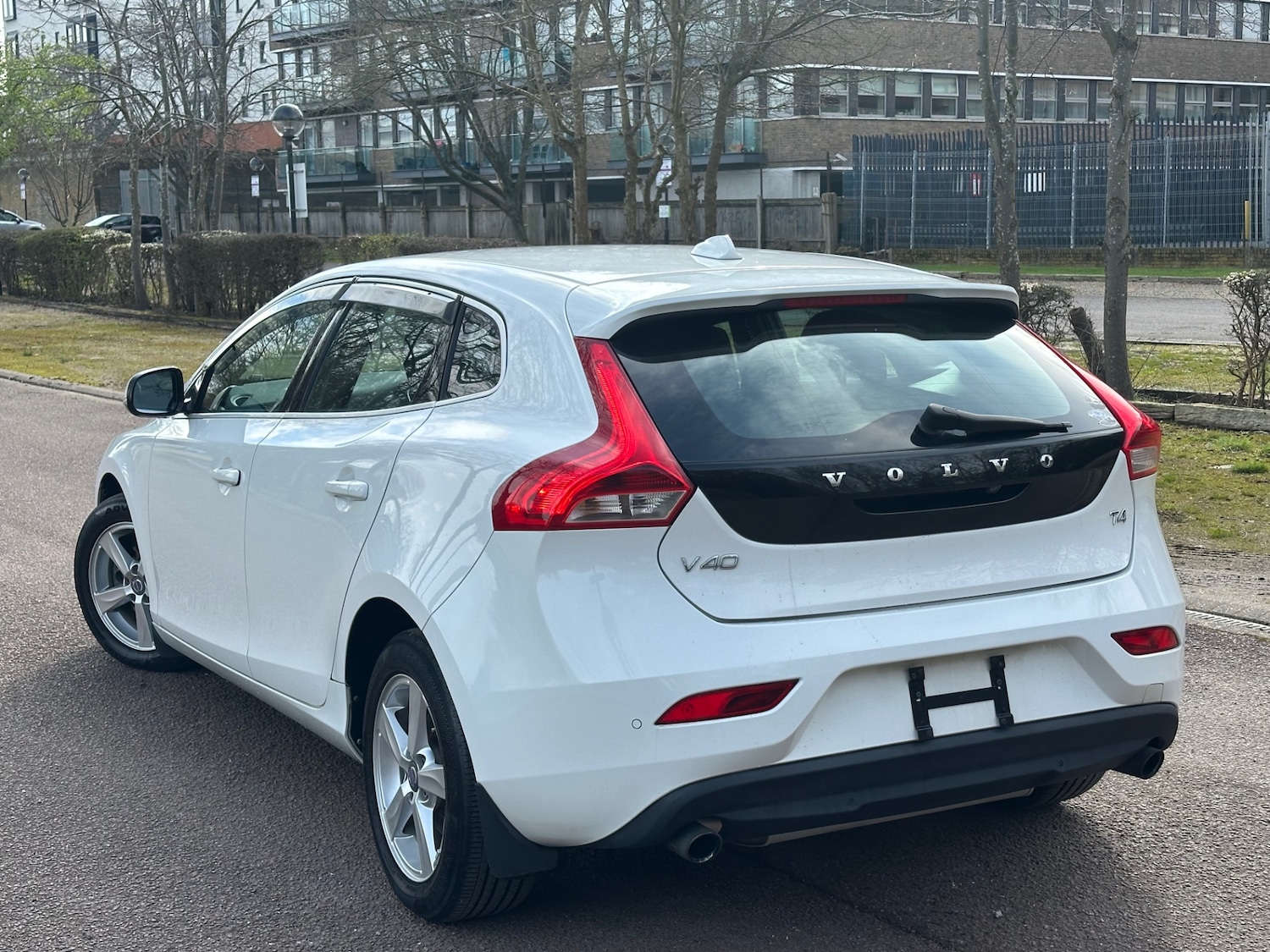 Used Volvo V40 2015 for sale - 77818721: Photo 3