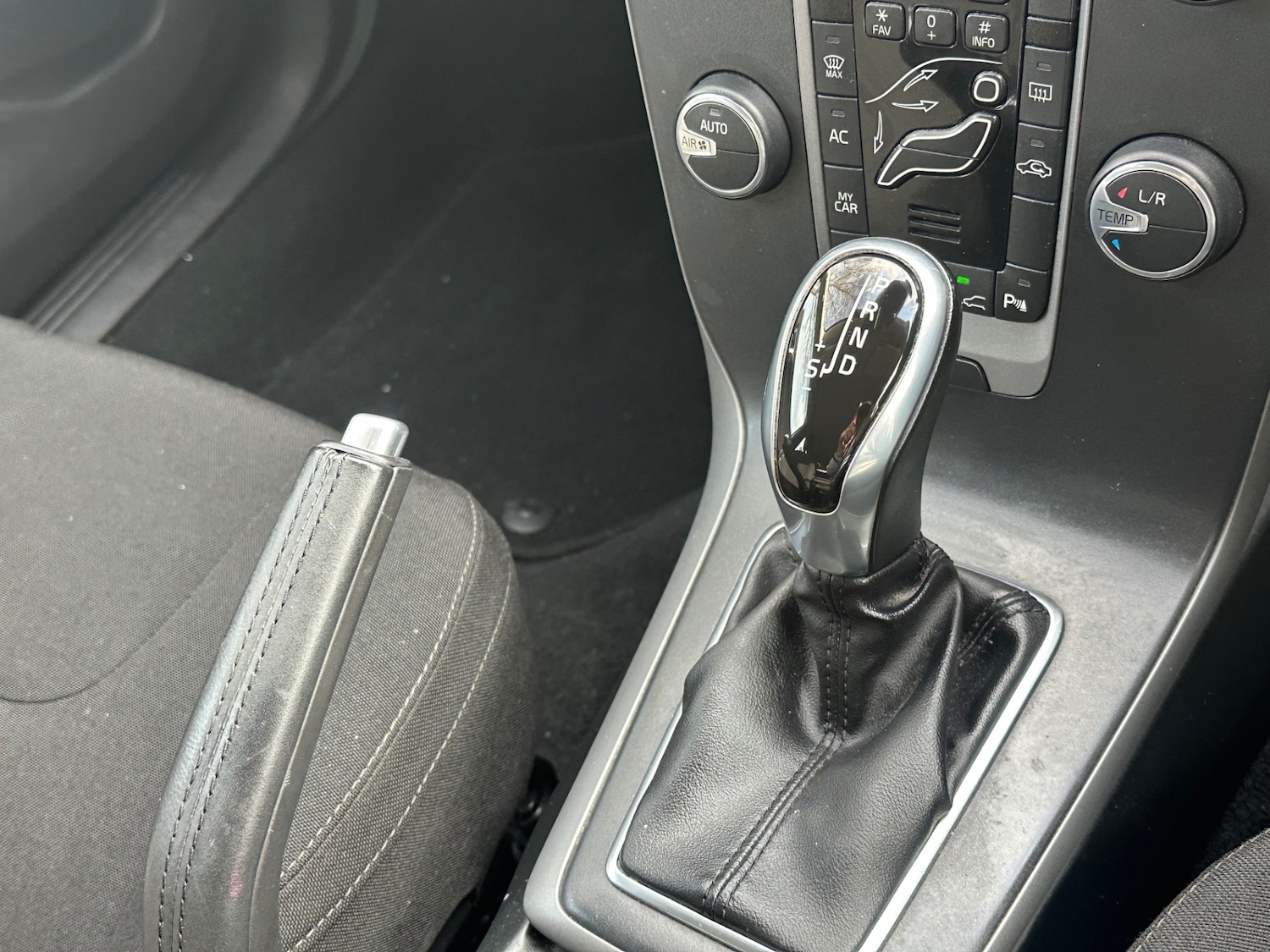 Used Volvo V40 2015 for sale - 77818721: Photo 31