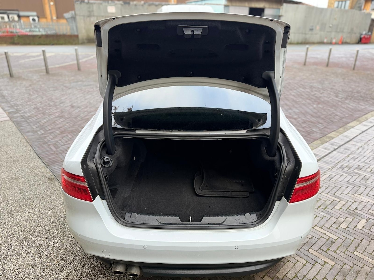 Used Jaguar XE 2017 for sale - 78141007: Photo 15