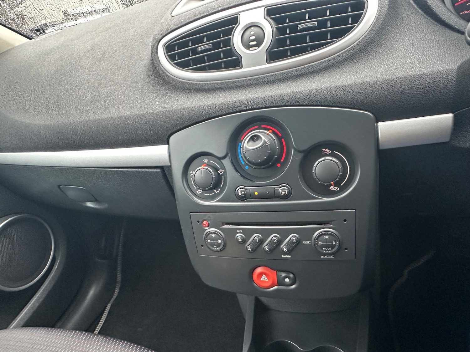 Used Renault Clio 2007 for sale - 77272673: Photo 28