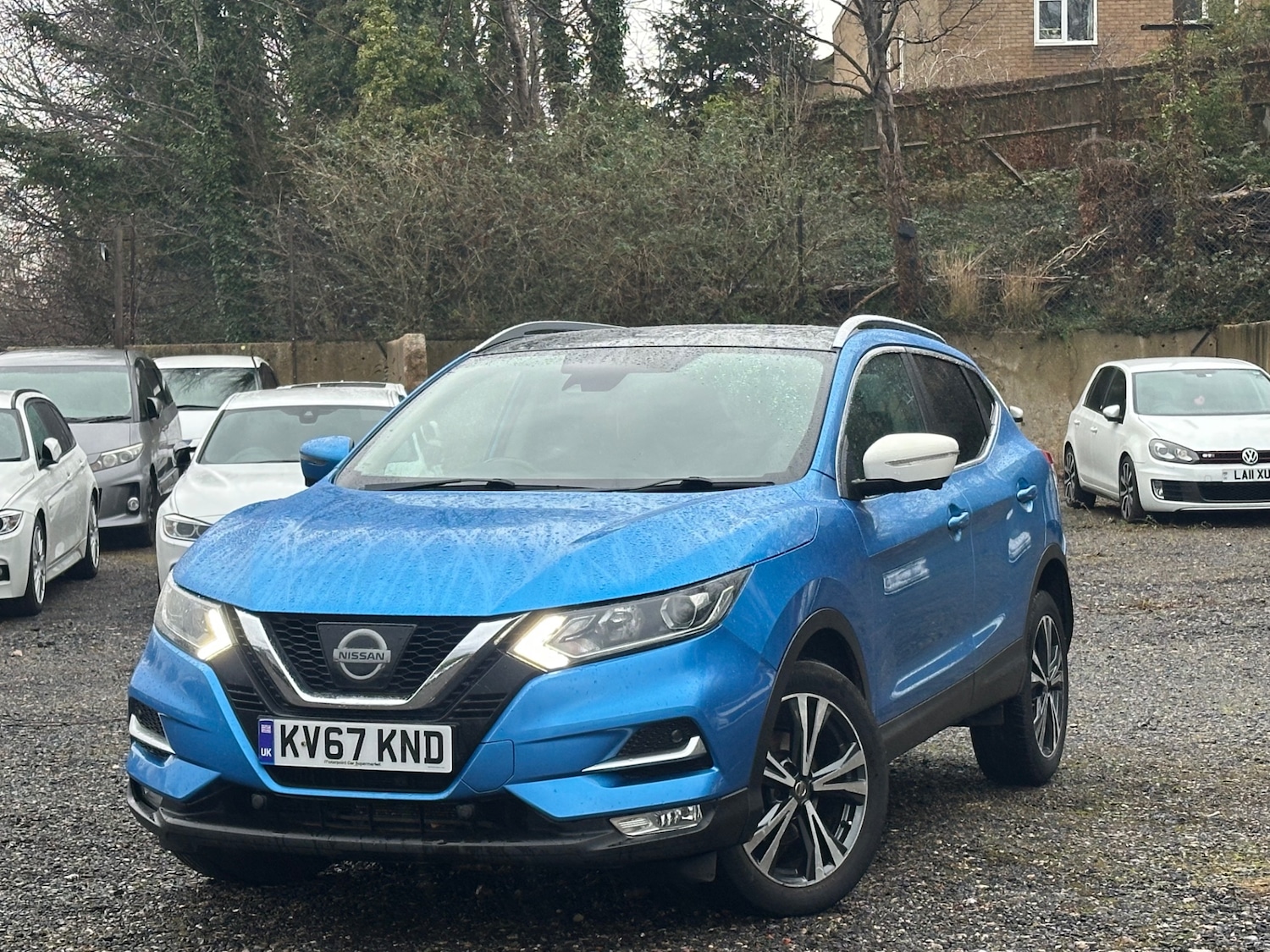 Used Nissan Qashqai 2017 for sale - 77156764: Photo 2