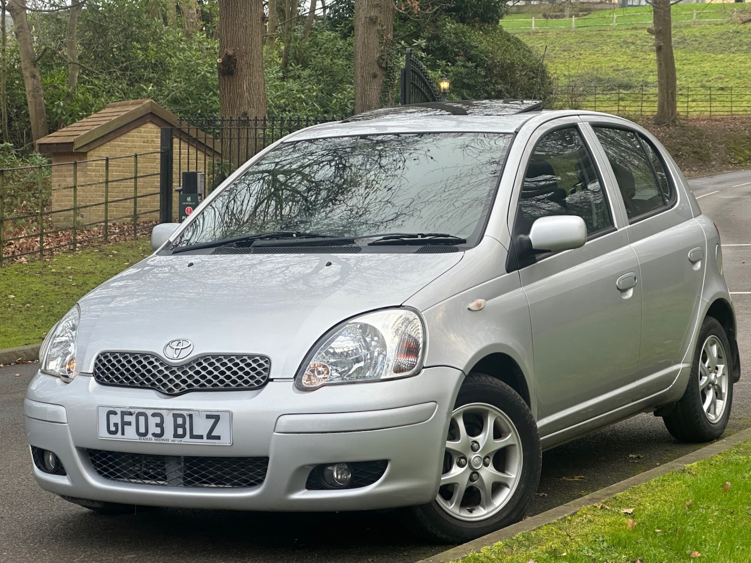 Used Toyota Yaris 2003 for sale - 77006313: Photo 2