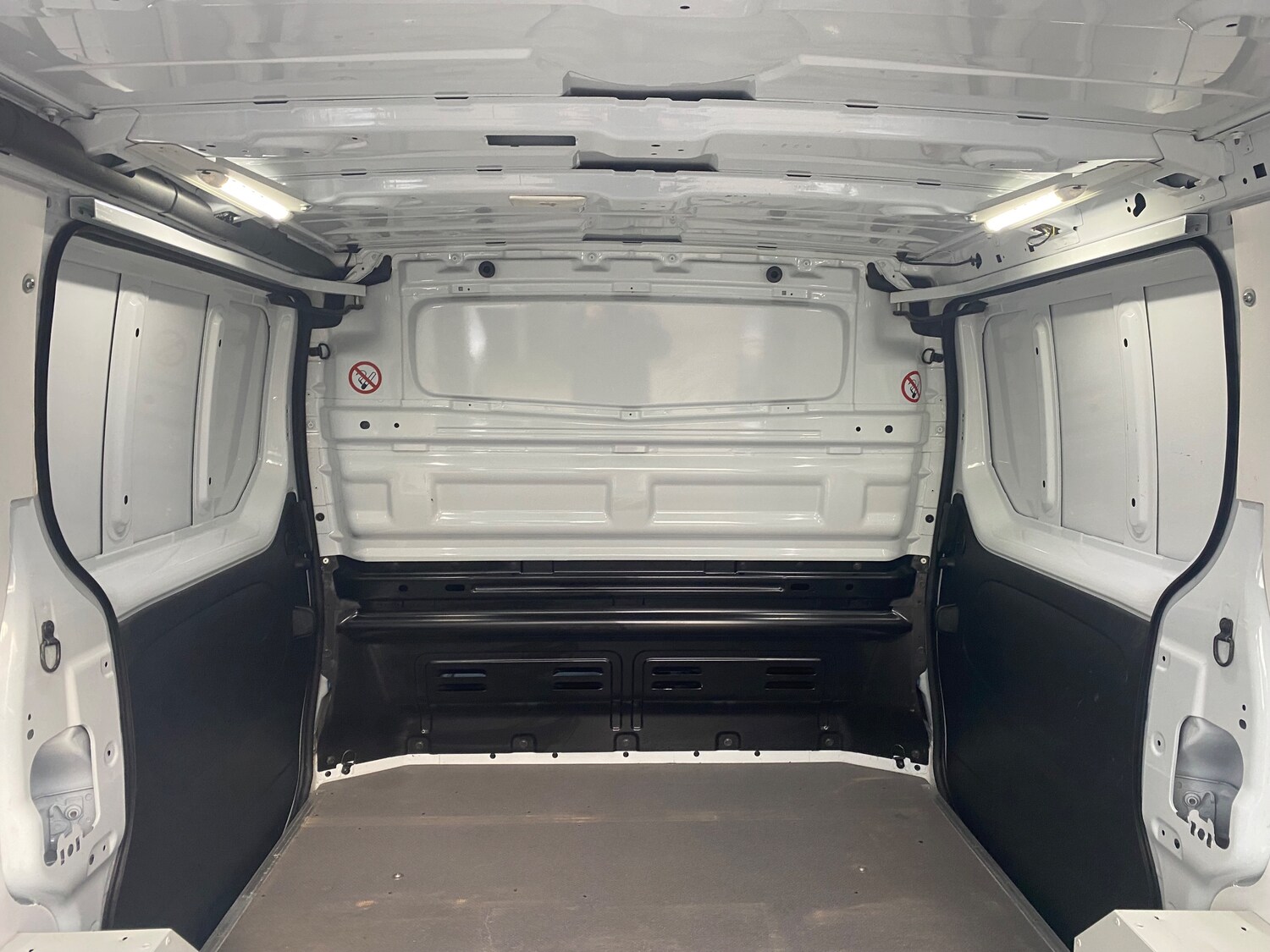 Used Vauxhall Vivaro 2016 for sale - 77412963: Photo 11