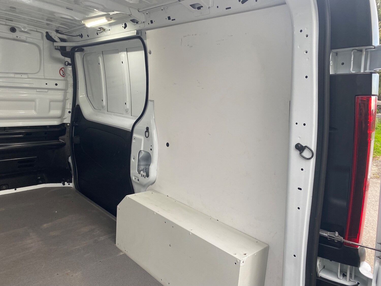 Used Vauxhall Vivaro 2016 for sale - 77412963: Photo 18