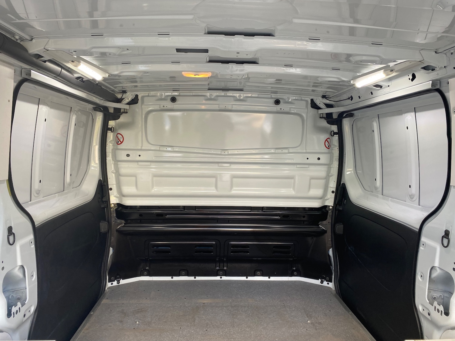 Used Vauxhall Vivaro 2017 for sale - 77412959: Photo 11