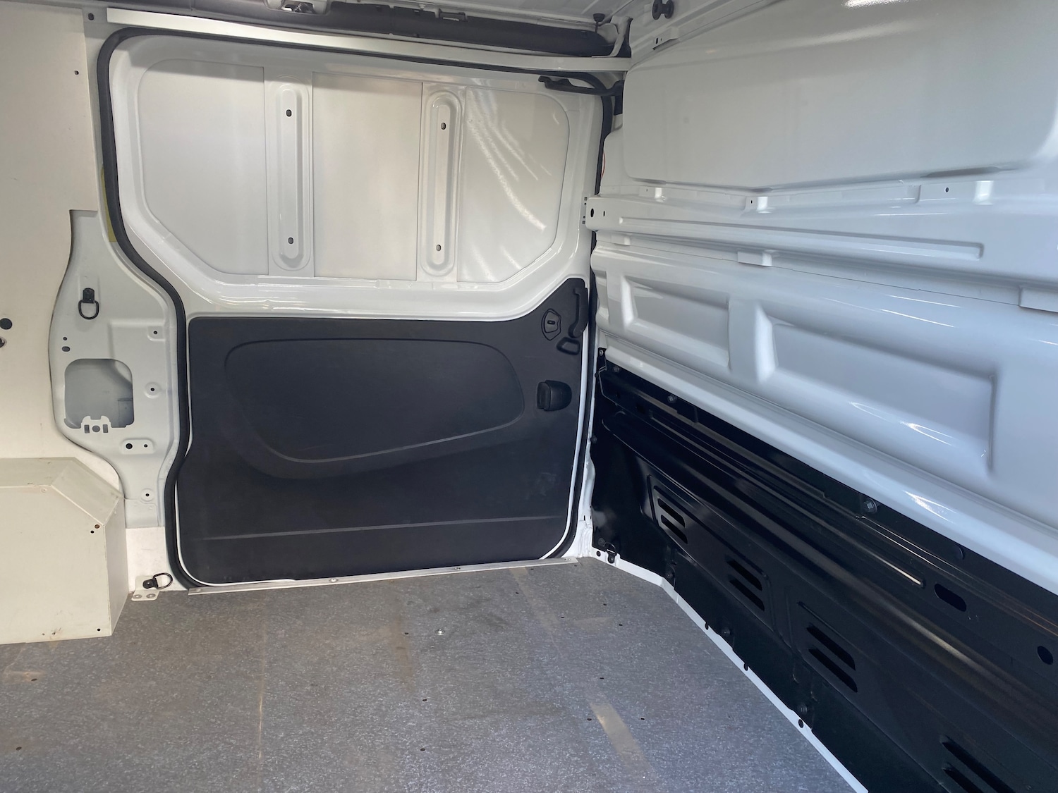 Used Vauxhall Vivaro 2017 for sale - 77412959: Photo 13