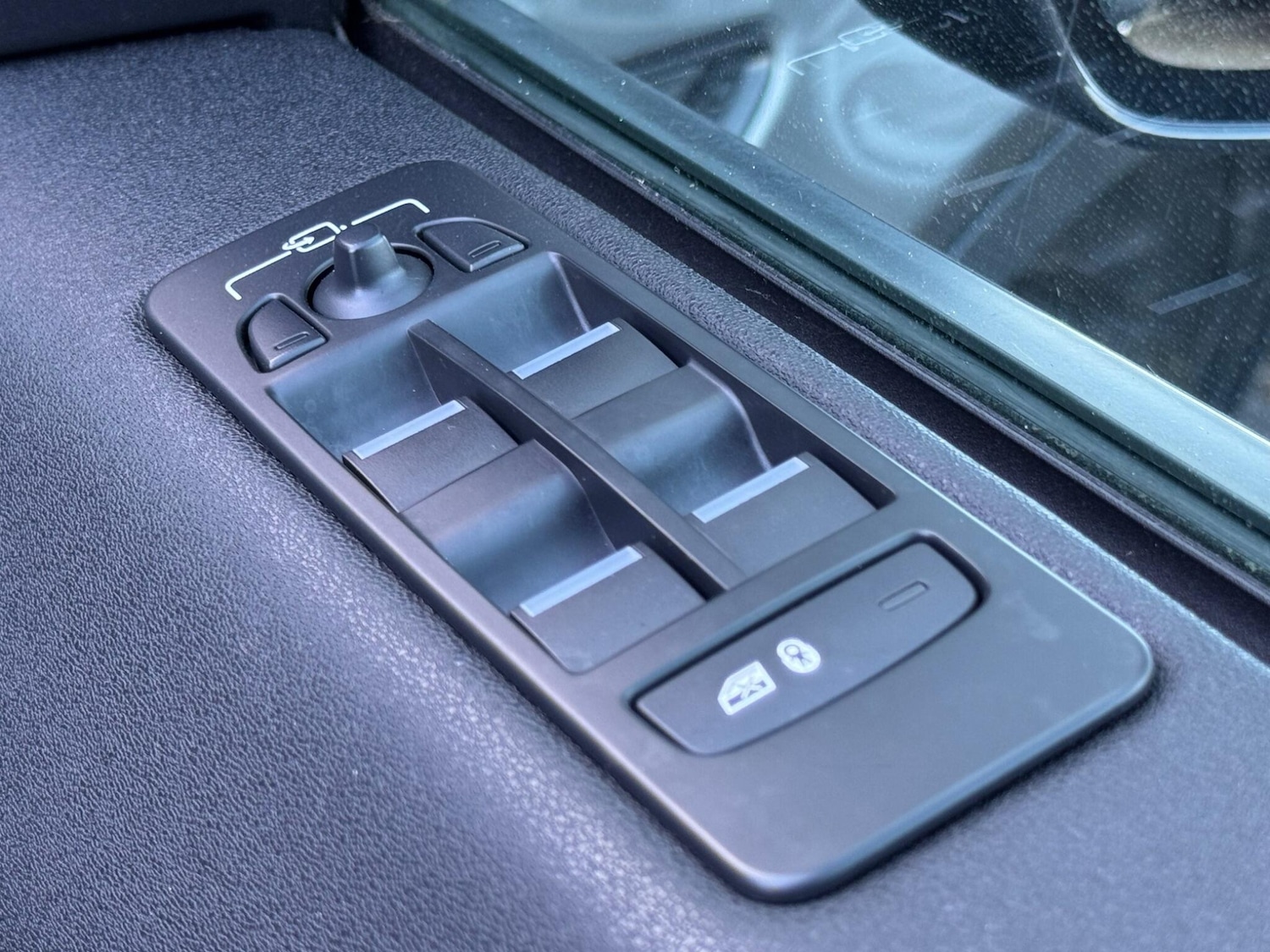 Used Land Rover Discovery Sport 2017 for sale - 77411505: Photo 27